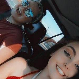 Meet your Posher, Emilylydia